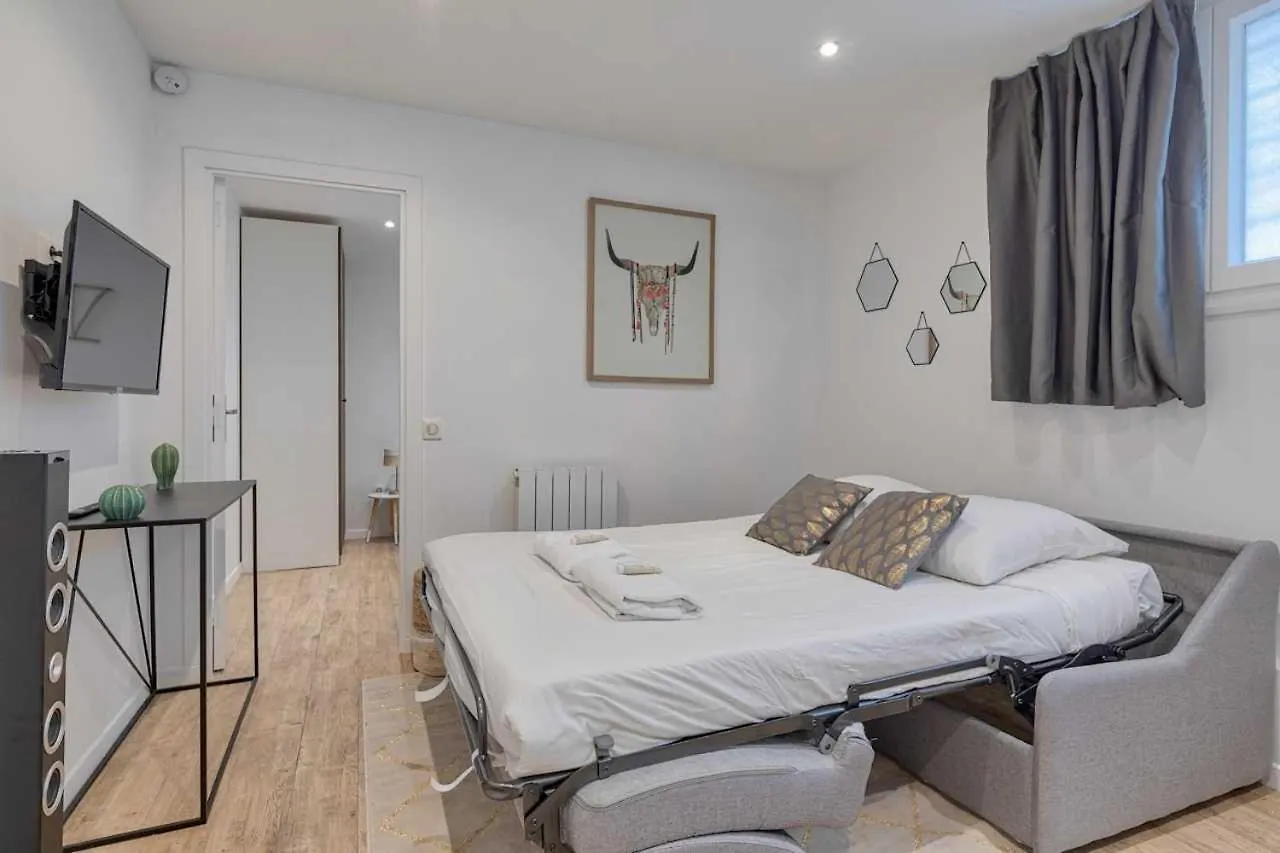 By Buttes Chaumont Park Parisian Freshness 12 Appartement 0*, Parijs Frankrijk