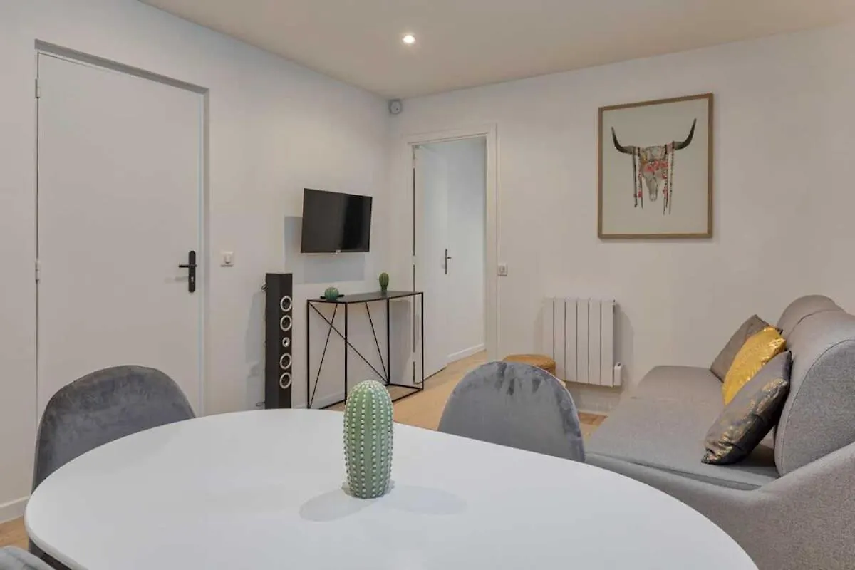 By Buttes Chaumont Park Parisian Freshness 12 Appartement Frankrijk