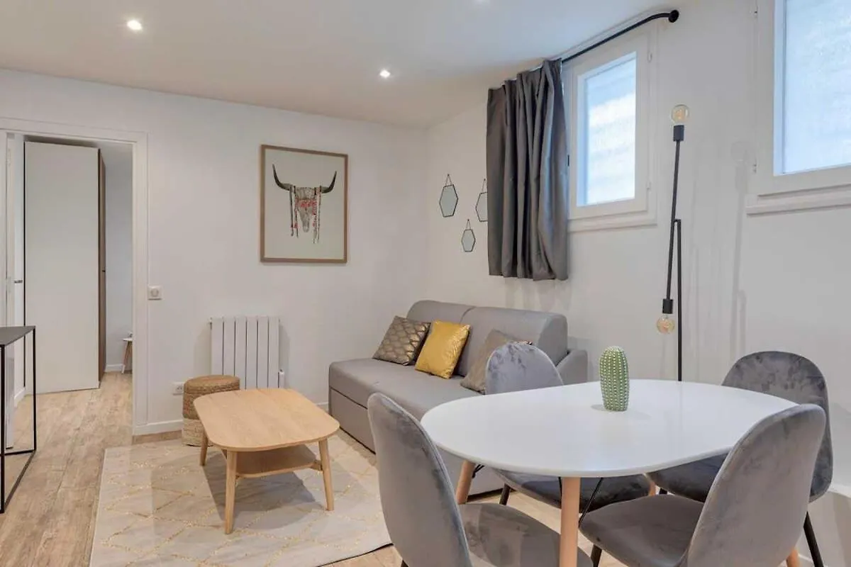 By Buttes Chaumont Park Parisian Freshness 12 Appartement Frankrijk