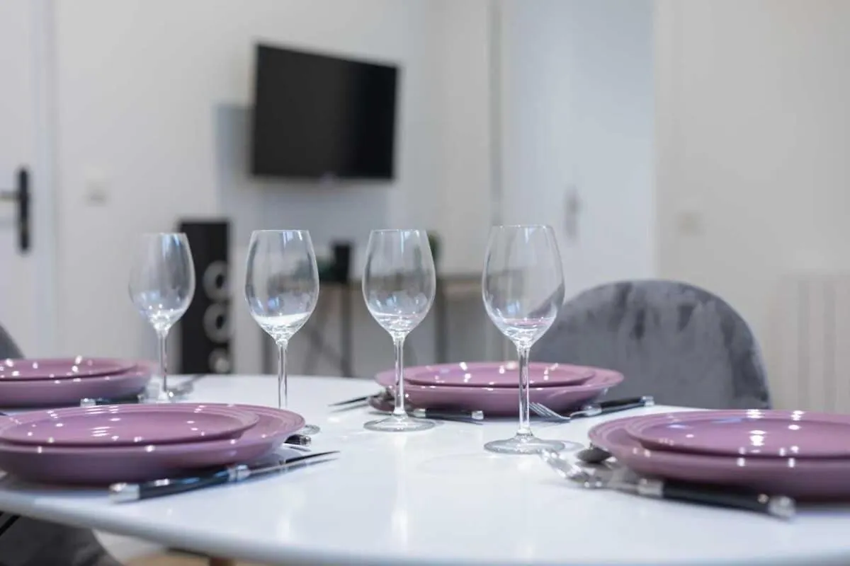 By Buttes Chaumont Park Parisian Freshness 12 Appartement 0*, Parijs