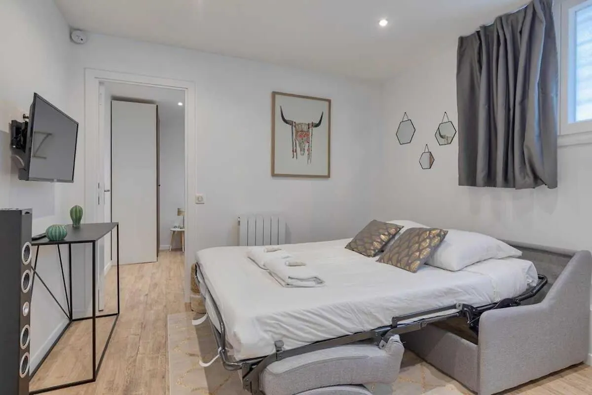 By Buttes Chaumont Park Parisian Freshness 12 Appartement